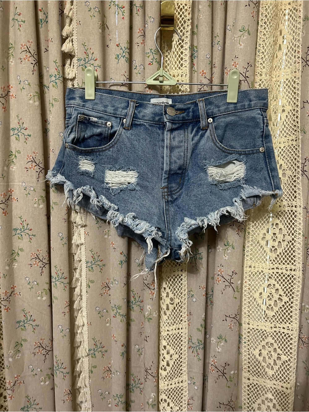 Superdown REVOLVE Distressed‎ Denim Cutoff Shorts Size 26 Festival Raw Hem